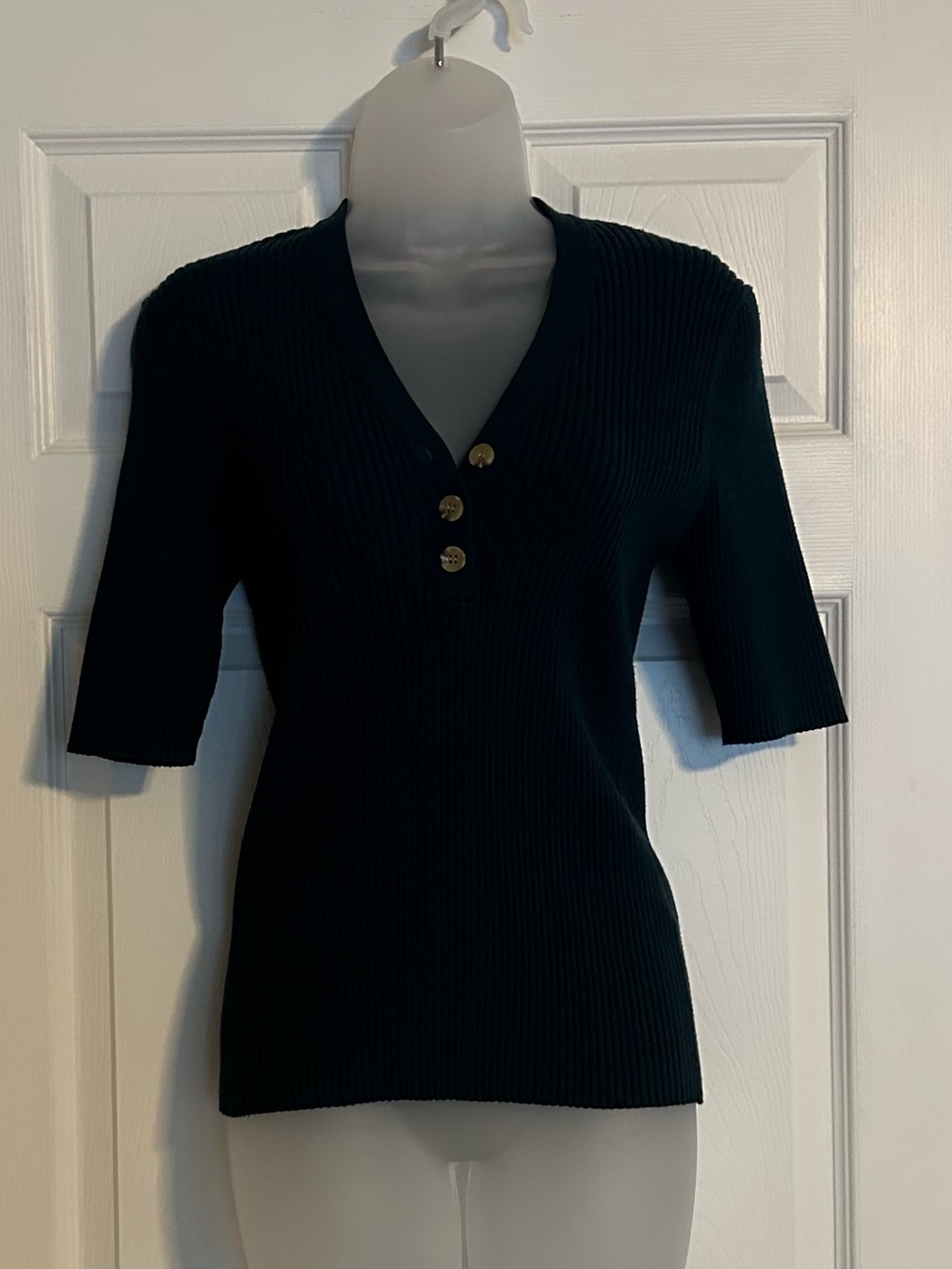 Michael Stars Dark Green Ribbed V-Neck Top with Buttons - Never Worn